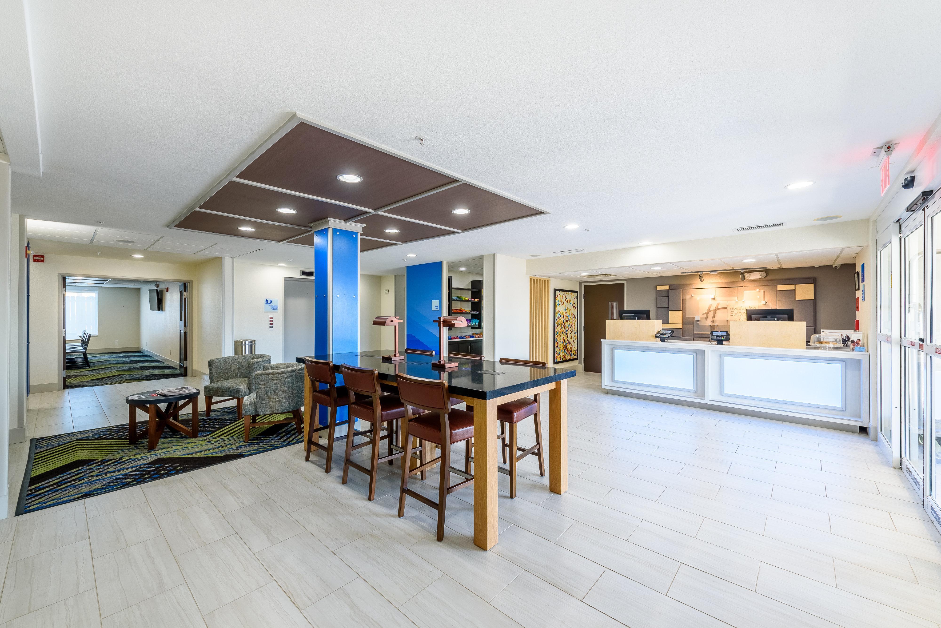 Holiday Inn Express Hotel And Suites Bastrop By Ihg Exterior foto