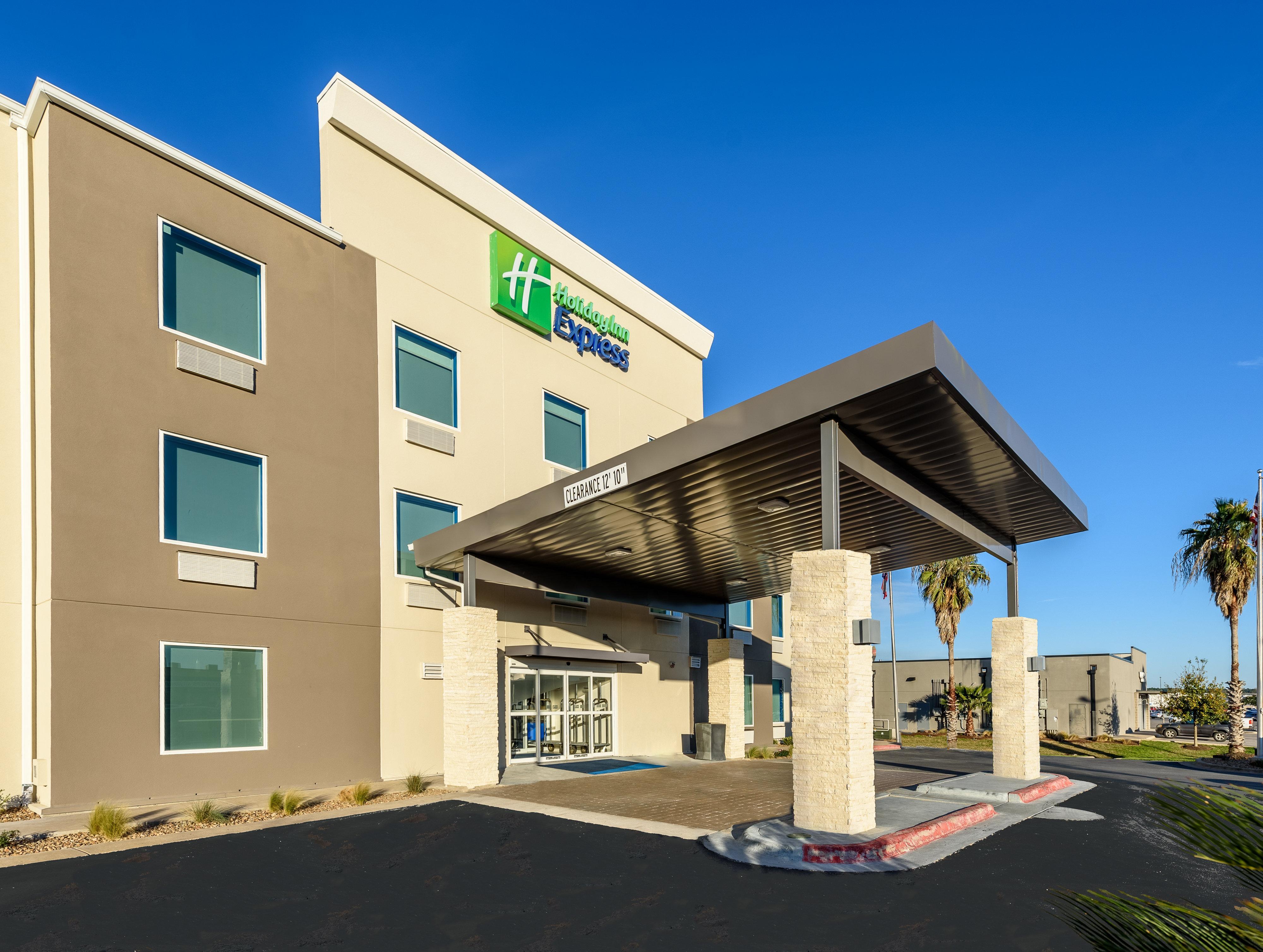 Holiday Inn Express Hotel And Suites Bastrop By Ihg Exterior foto