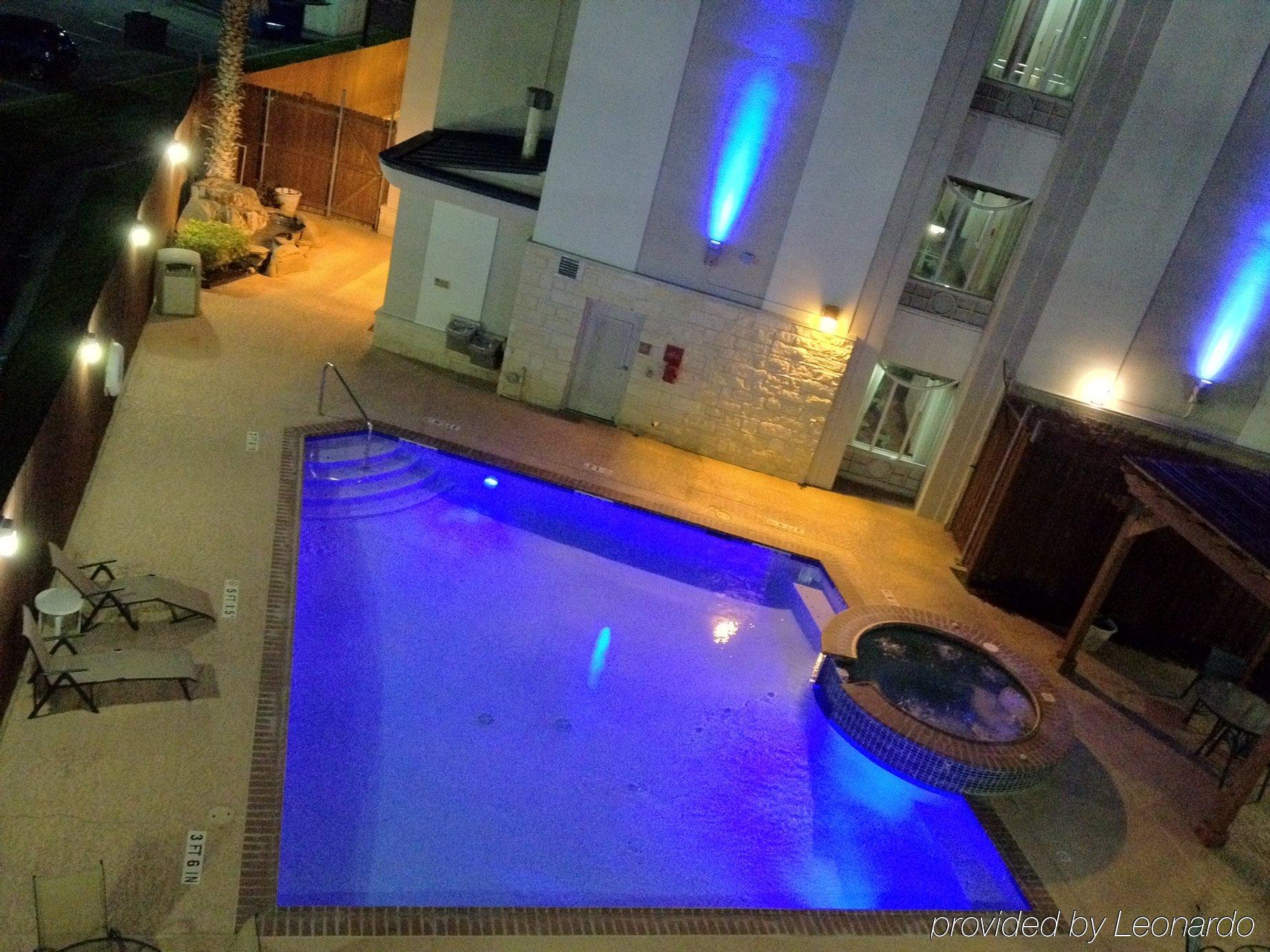 Holiday Inn Express Hotel And Suites Bastrop By Ihg Facilidades foto