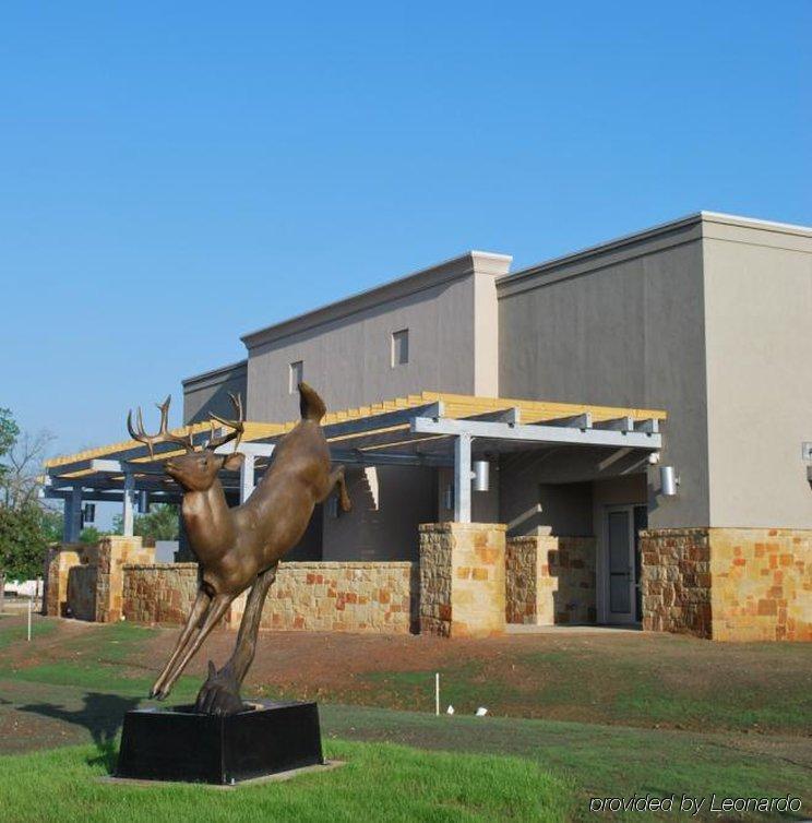 Holiday Inn Express Hotel And Suites Bastrop By Ihg Exterior foto