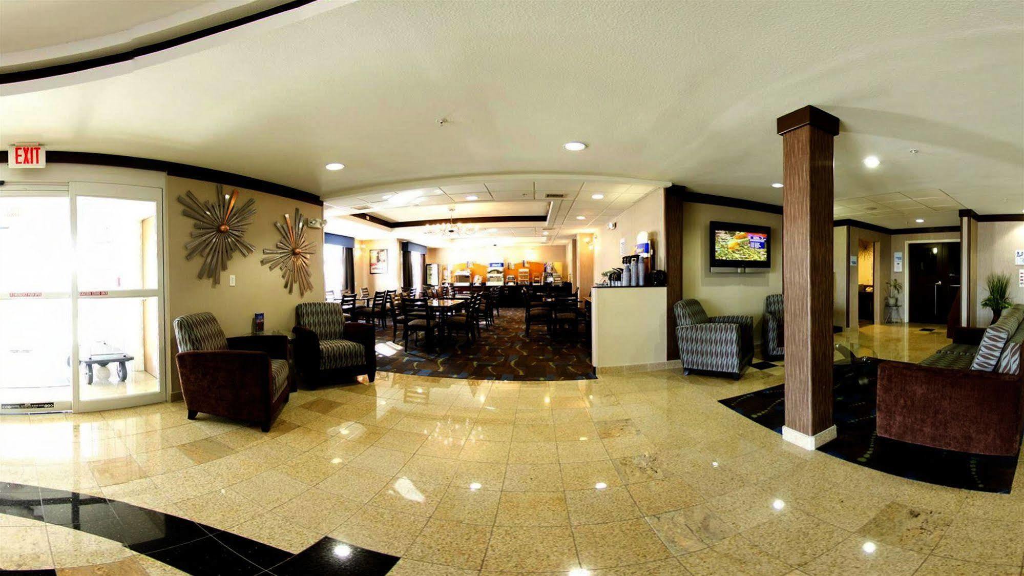 Holiday Inn Express Hotel And Suites Bastrop By Ihg Exterior foto