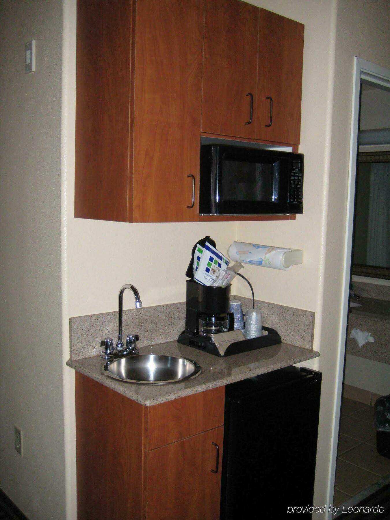 Holiday Inn Express Hotel And Suites Bastrop By Ihg Habitación foto